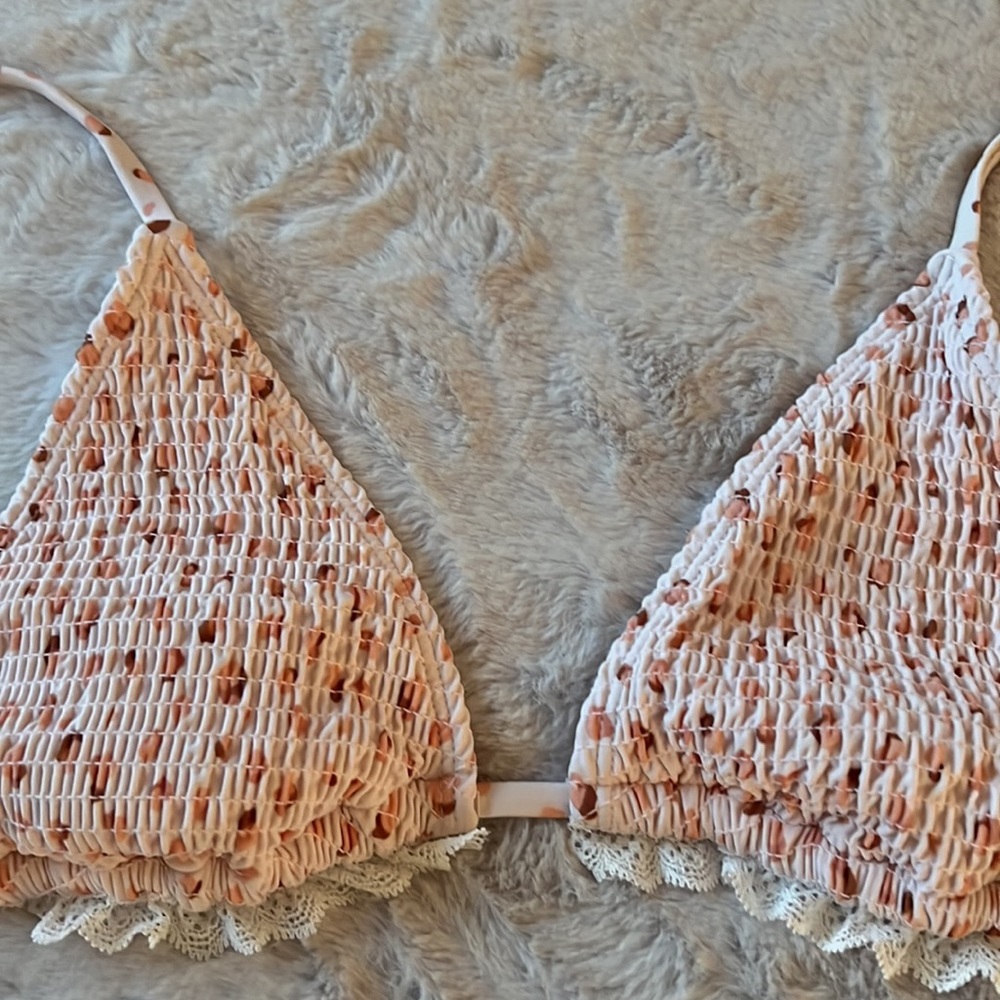 Cute bikini - Picture 2 of 5